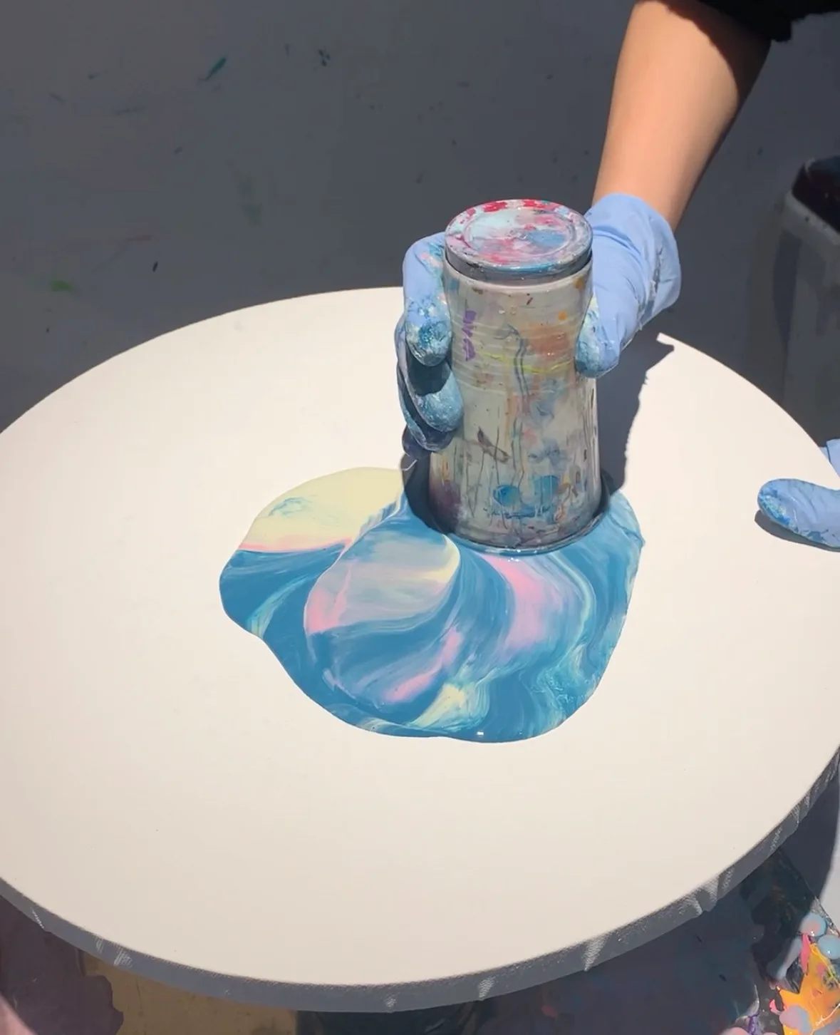 L Round Paint Pouring Fluid Art 4